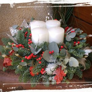 Στεφάνι με λευκά κεριά (40εκ.)