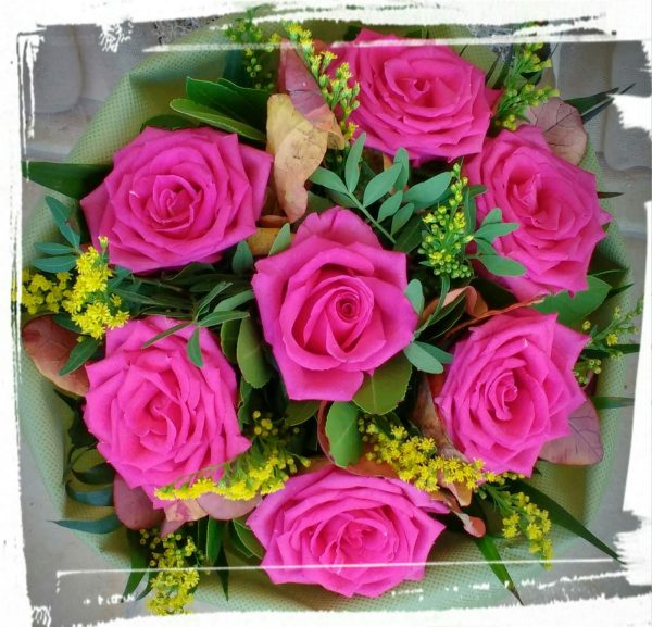 Μπουκέτο "hot pink roses" (με 7 φούξια τριαντάφυλλα)